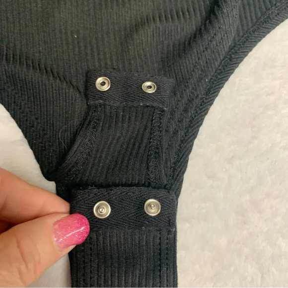 Willow + Root black ribbed body suit ruffle detail size large - Picture 6 of 7